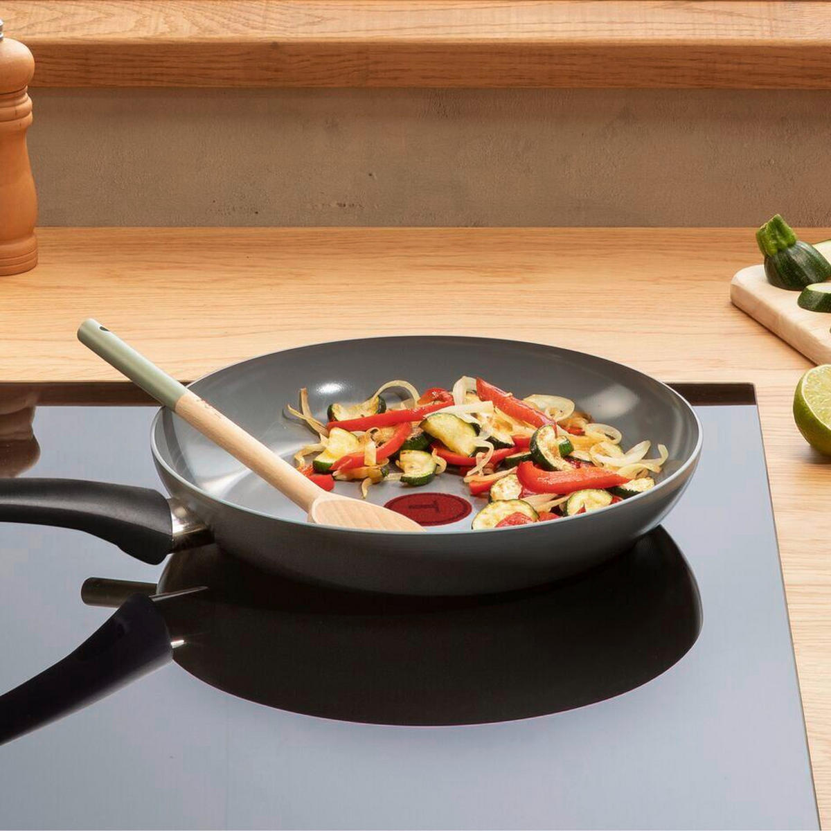 PONEV ZA PEČENJE Renewal 20 cm keramična prevleka  - barve aluminija, Basics, kovina (20cm) - Tefal