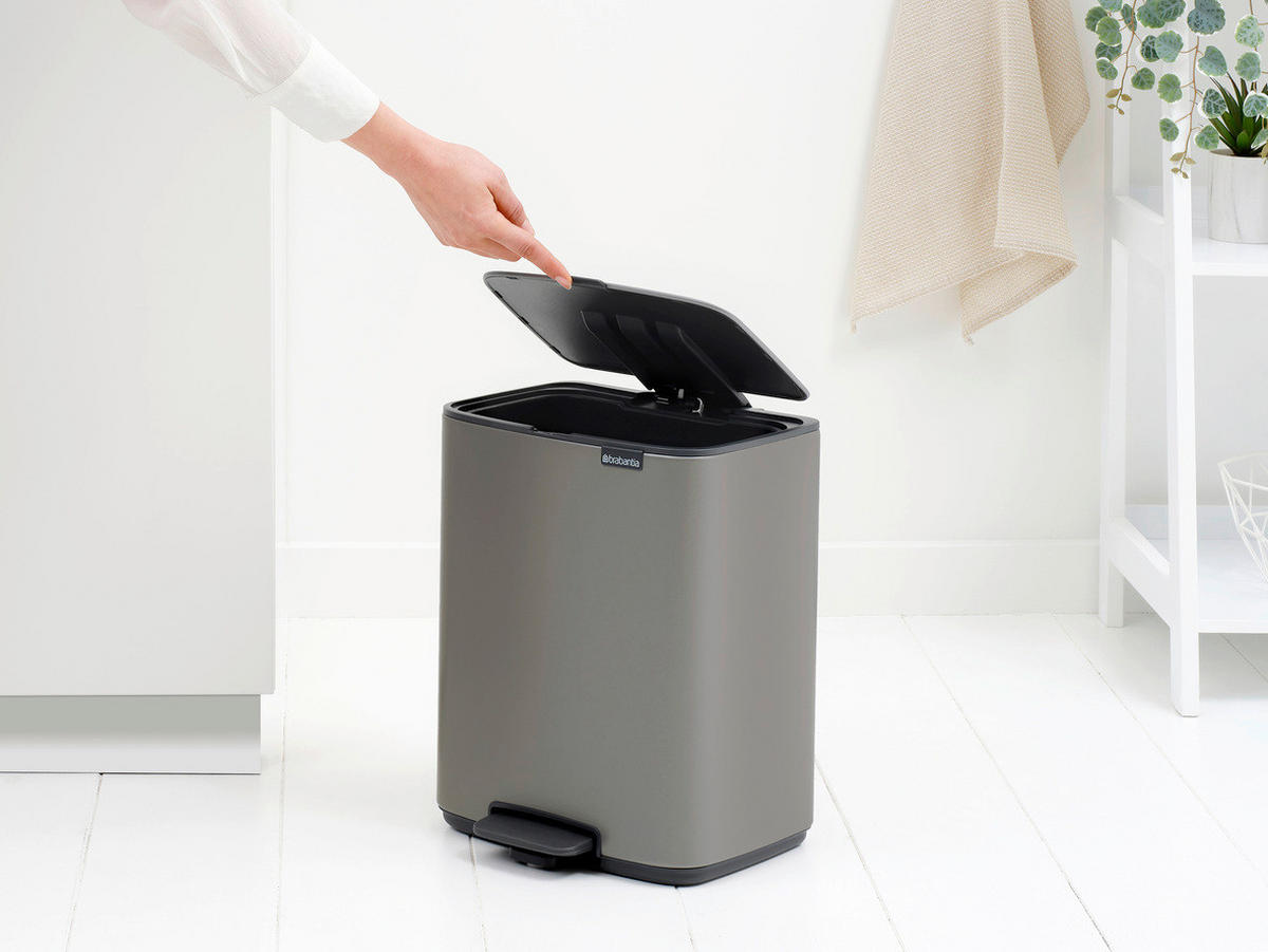 KOŠ S NOŽNOM PAPUČICOM  12 l  Bo  - platinaste boje/antracit, Design, metal/plastika (29/36,5/25,5cm) - Brabantia