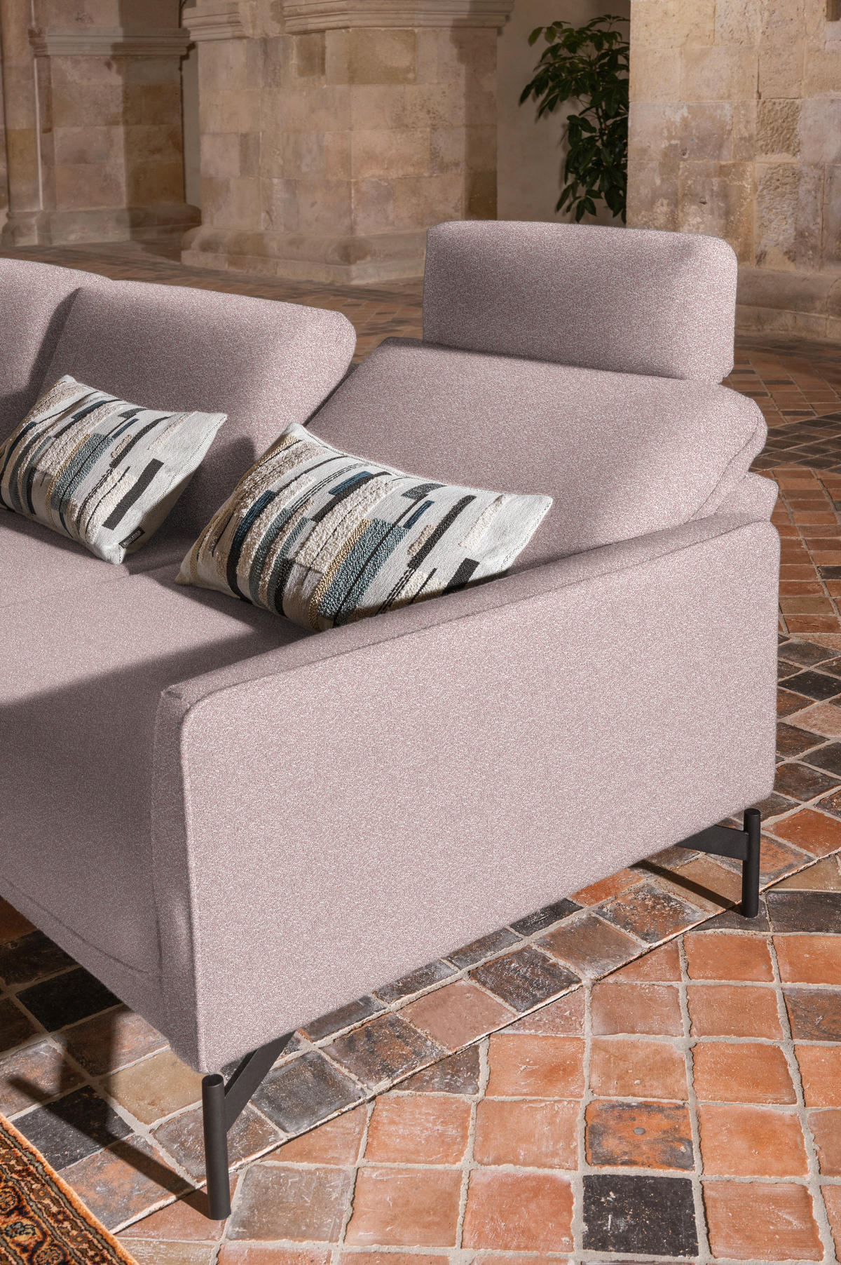 ECKSOFA in Struktur, Flachgewebe Rosa  - Anthrazit/Rosa, Design, Textil/Metall (230/254cm) - Johann Jakob