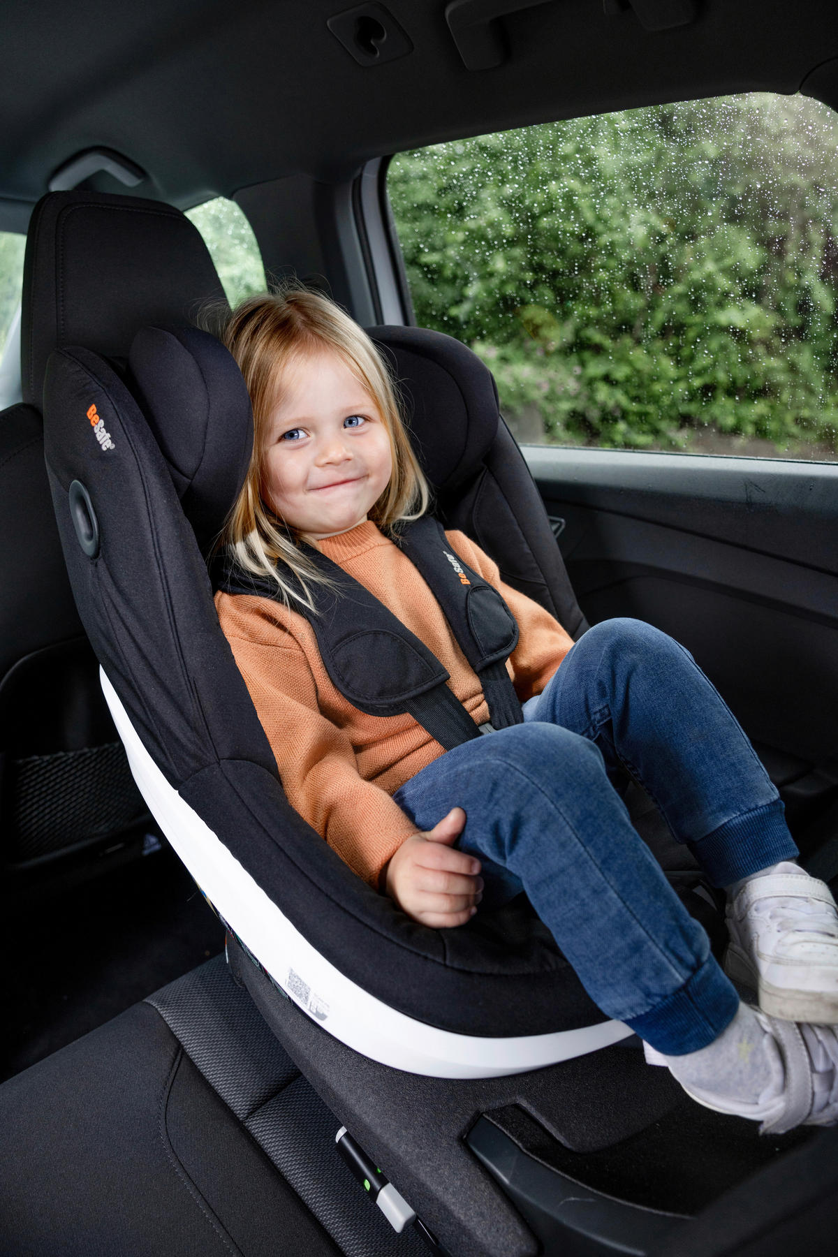 AUTO-SEDIŠTE ZA DECU  Beyond 360  - crna, Osnovno, tekstil (67/44/43cm) - Besafe