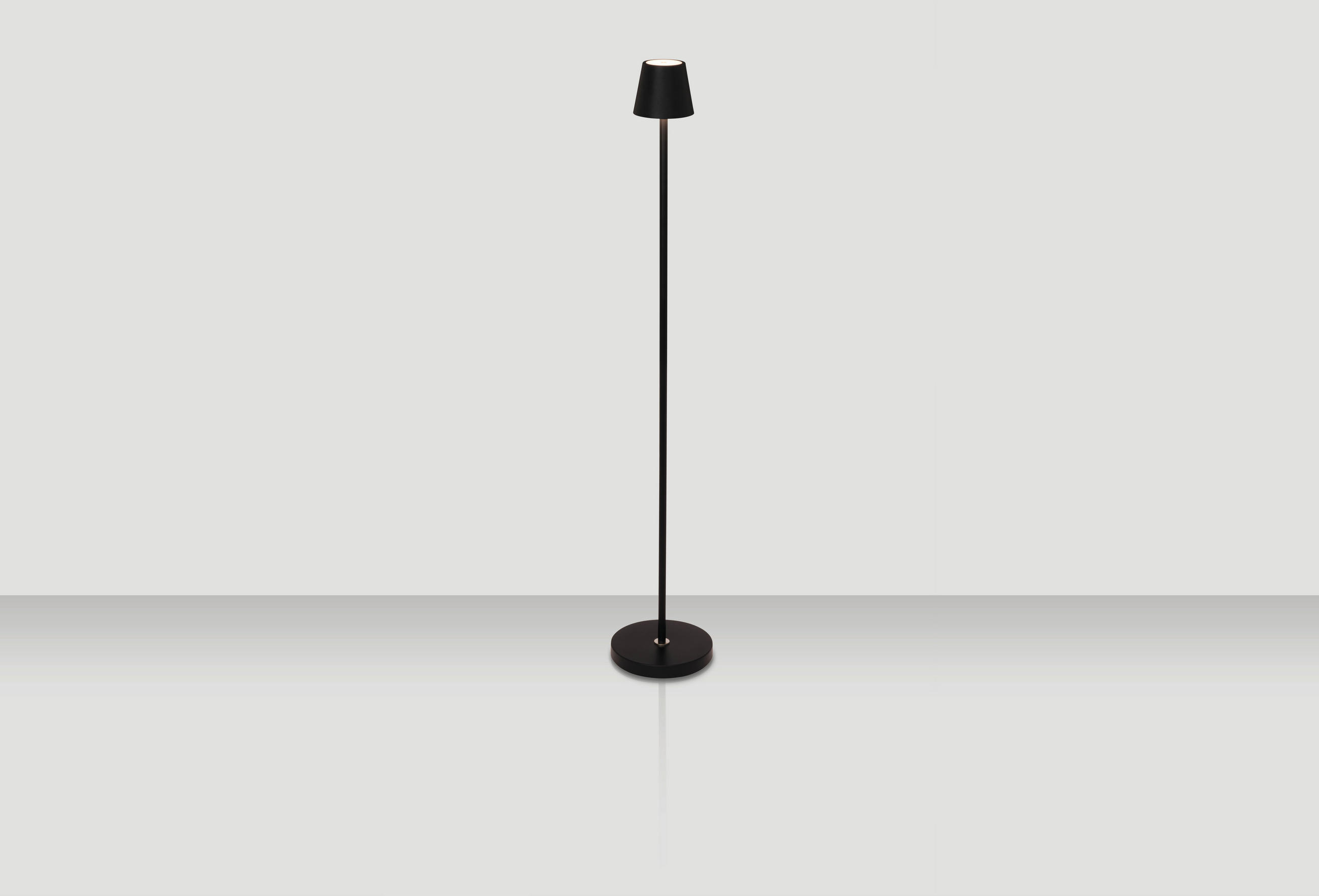 PODNA PUNJIVA SVJETILJKA Seattle  - crna, Konvencionalno, metal (20/117cm) - Novel