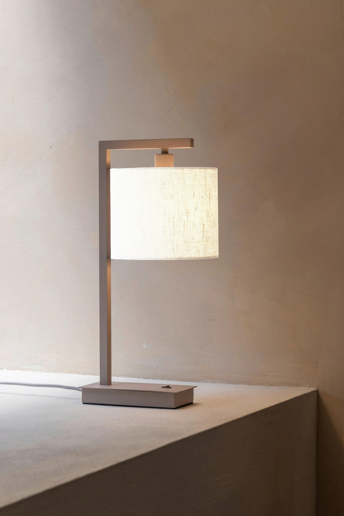 BORDSLAMPA It's about RoMi 18/10/44 cm   - vit/sandfärgad, Design, metall/textil (18/10/44cm) - It's about Romi