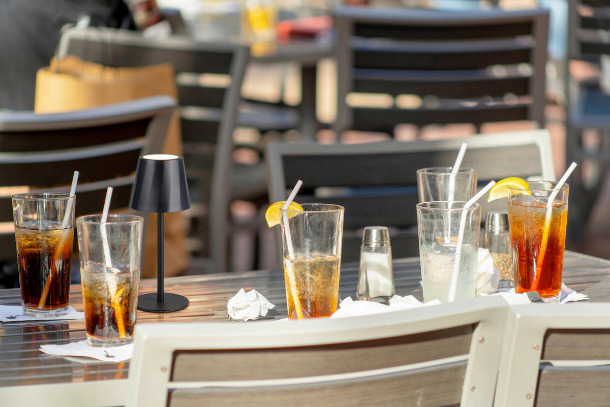 AKKU-TISCHLEUCHTE - Schwarz, Design, Metall (8,5/21cm)