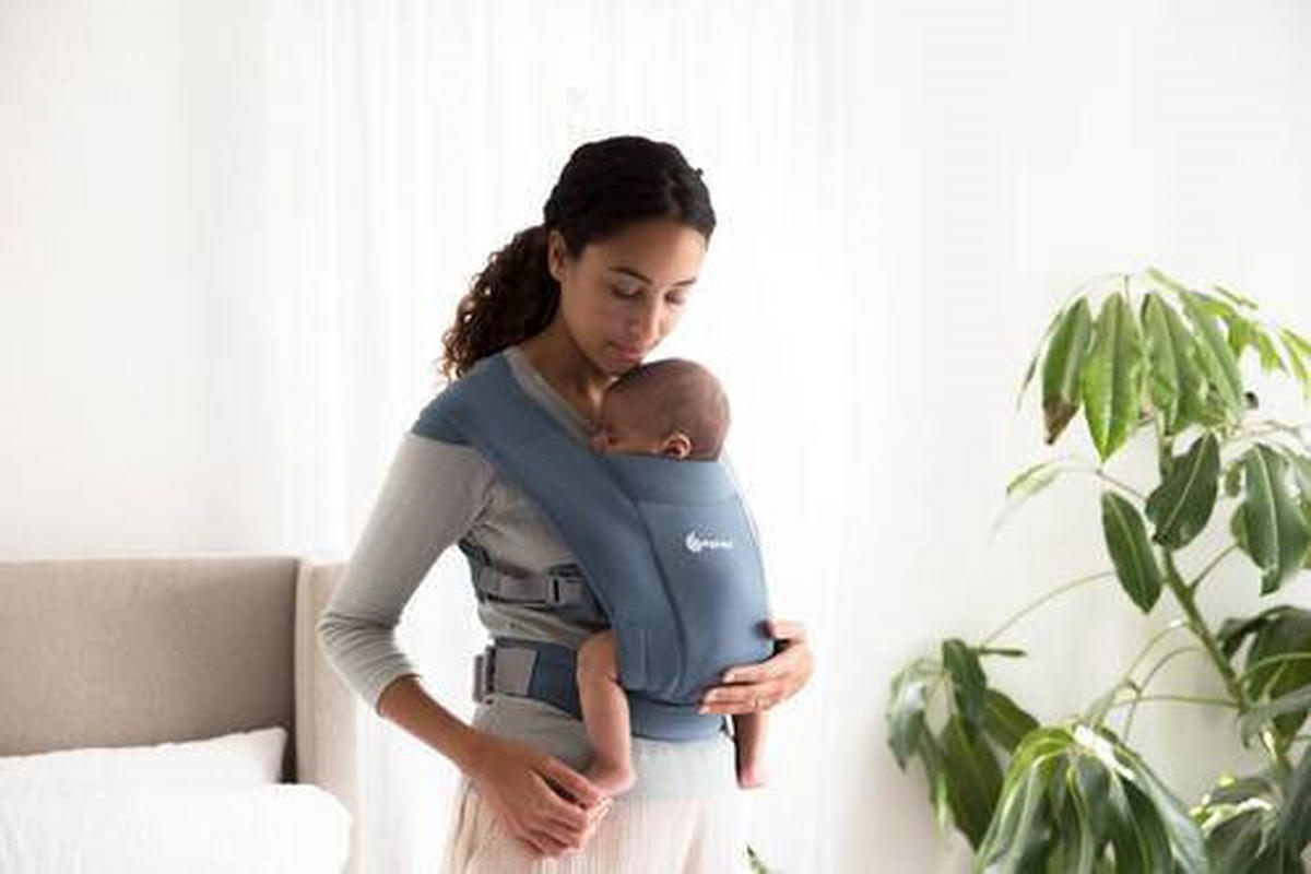 BABYTRAGE Embrace  - Pastellblau, Basics, Textil (17,4/12,4/26,5cm) - Ergo Baby