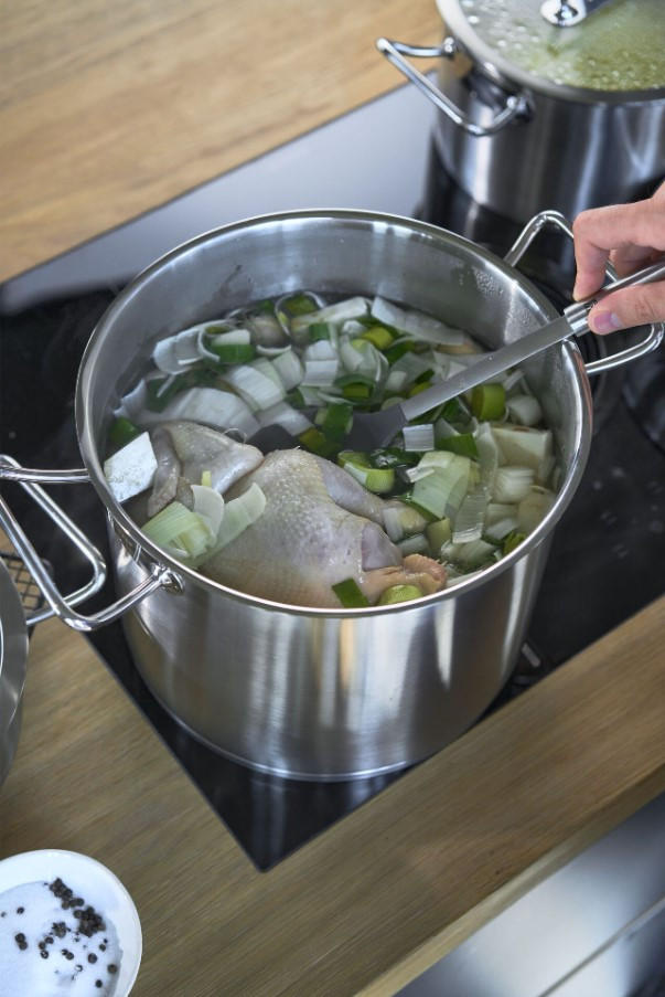 GRYTA FÖR KÖTT  - stålfärgad, metall (28cm) - Zwilling