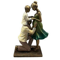 SZOBOR - színes, Design, műanyag (16/8/25cm)