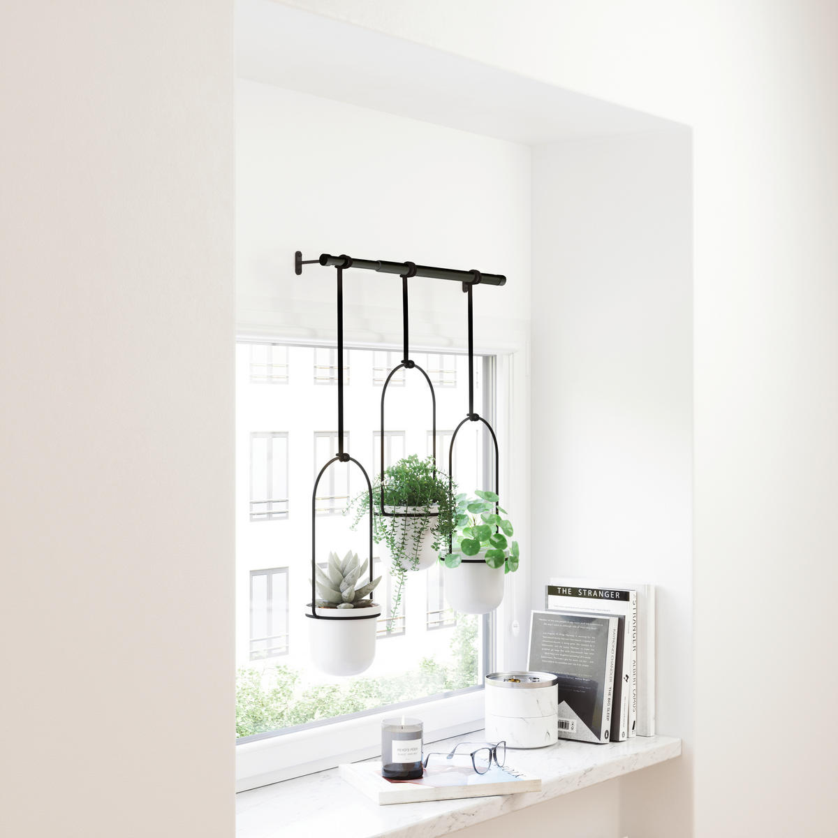 KVĚTINÁČ NA KVĚTINY plast, kov,  - bílá/černá, Basics, kov/plast (107/15/63cm) - Umbra