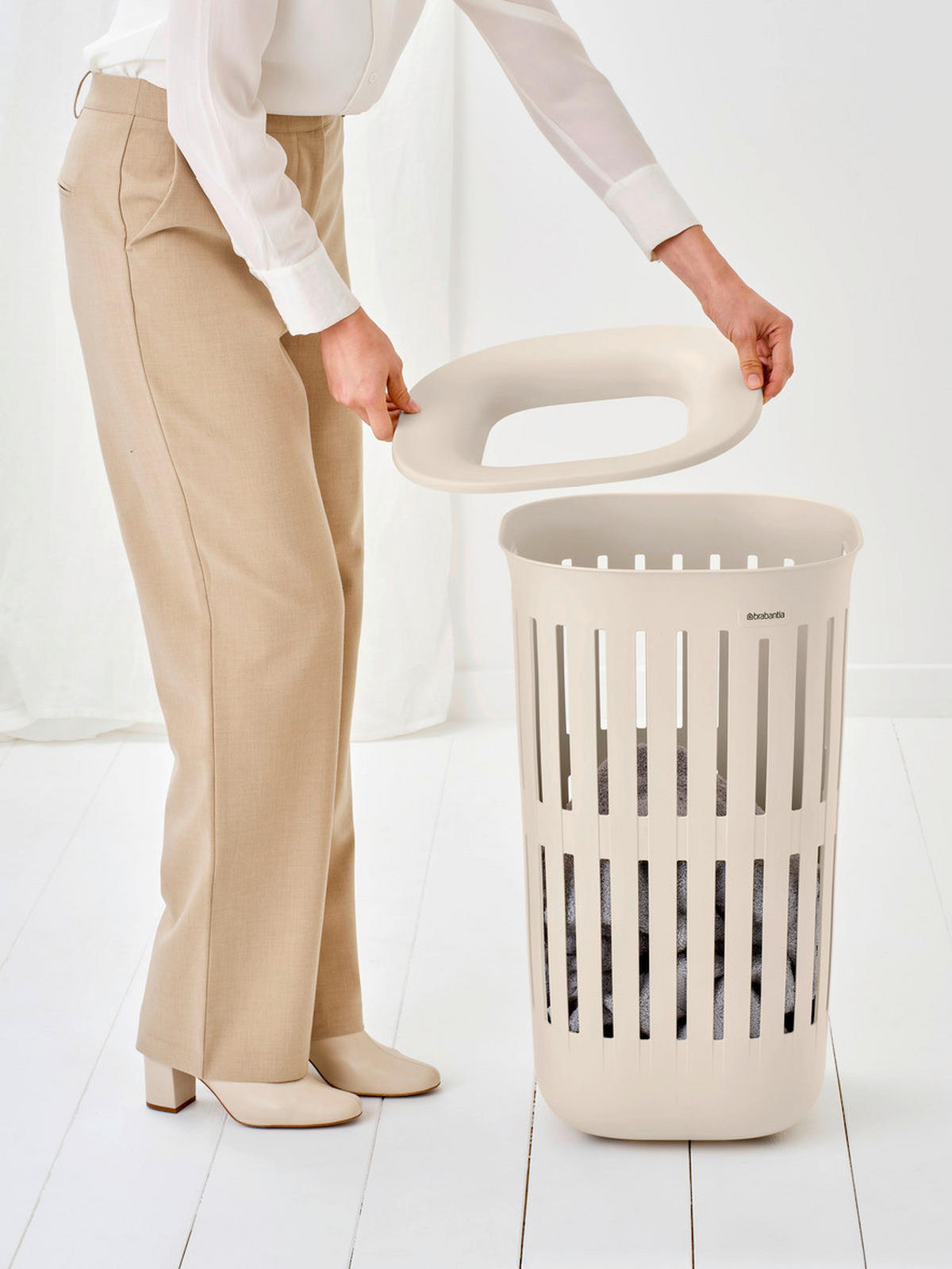 KOŠARA ZA PERILO - bež, Basics, umetna masa (38,2/38,2/64,3cm) - Brabantia