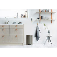BILLENŐFEDELES SZEMETESVÖDÖR 20 l  - fekete/platinaszürke, Basics, műanyag/fém (46,7/29/38cm) - Brabantia