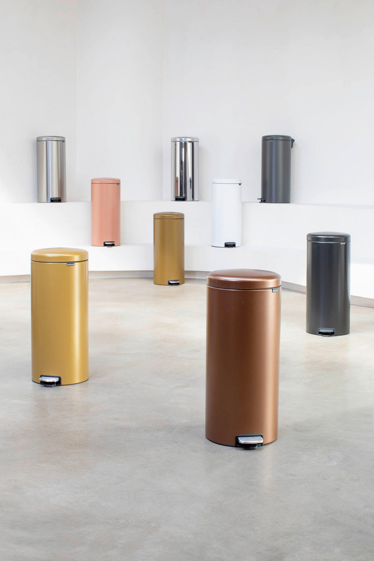 KOŠ S NOŽNOM PAPUČICOM  30 l  New Icon  - brončane boje/antracit, Basics, metal/plastika (29,3/67,9/38cm) - Brabantia
