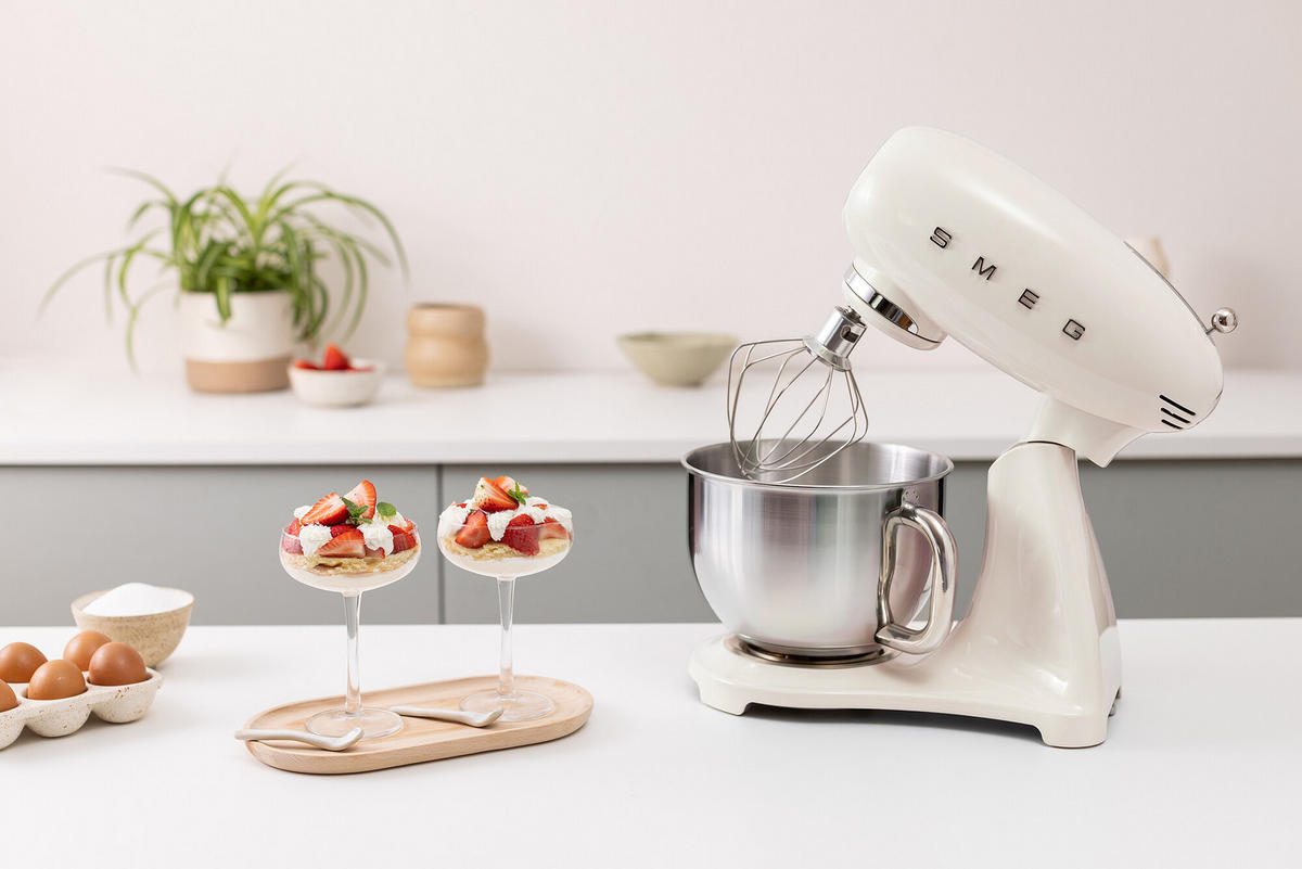 KÜCHENMASCHINE 50´S STYLE SMF05CREU  - Creme/Alufarben, Basics, Metall (40,2/37,8/22,1cm) - SMEG