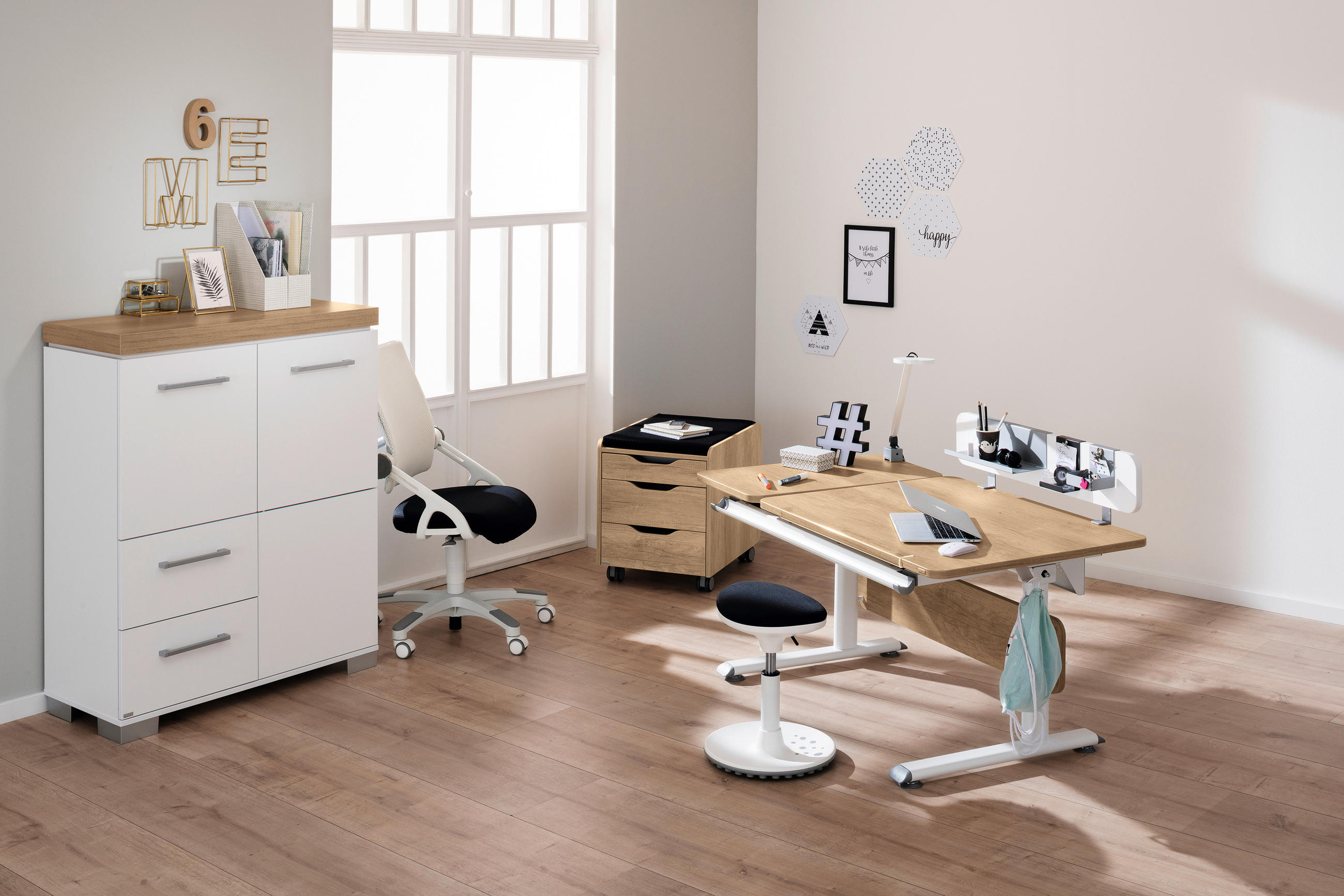 JUGENDSCHREIBTISCH 130/70/53-79 cm  in Weiss, Eichefarben  - Weiss/Eichefarben, Basics, Holzwerkstoff/Kunststoff (130/70/53-79cm) - Paidi