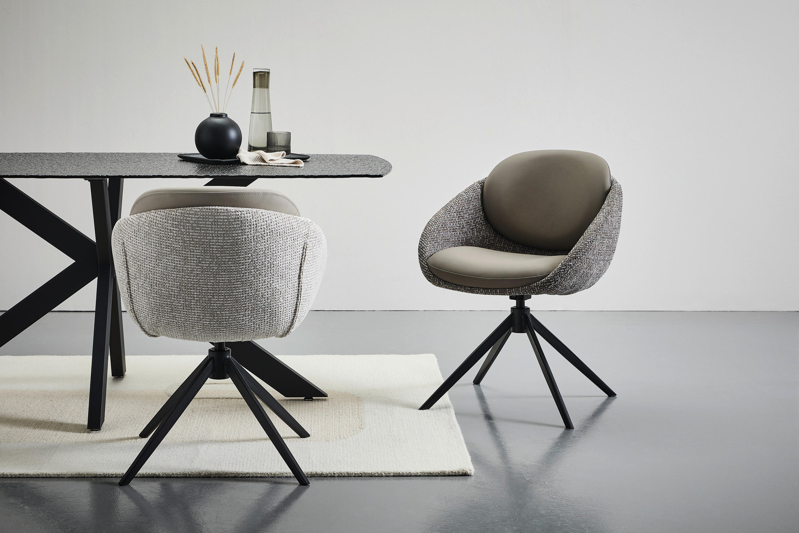 Thumbnail - Novel Armlehnstuhl, Grau, Schwarz, Khaki, Metall, Textil, Leder, Echtleder, Rindleder, Drehkreuz, 60x81x62 cm, Sitzfläch...