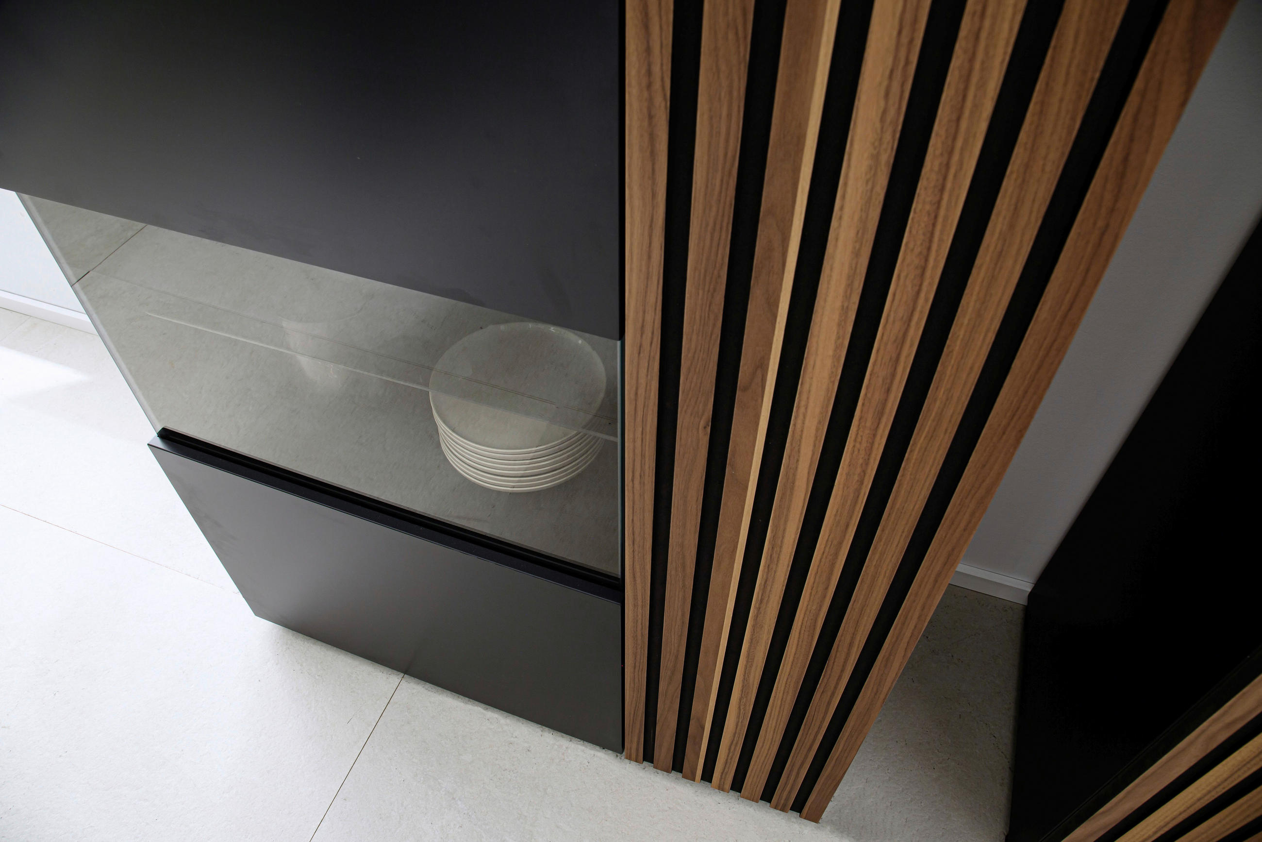 VITRINE  in furniert Kernnussbaum Anthrazit, Nussbaumfarben - Anthrazit/Nussbaumfarben, Design, Glas/Holz (60/200/45cm) - Moderano