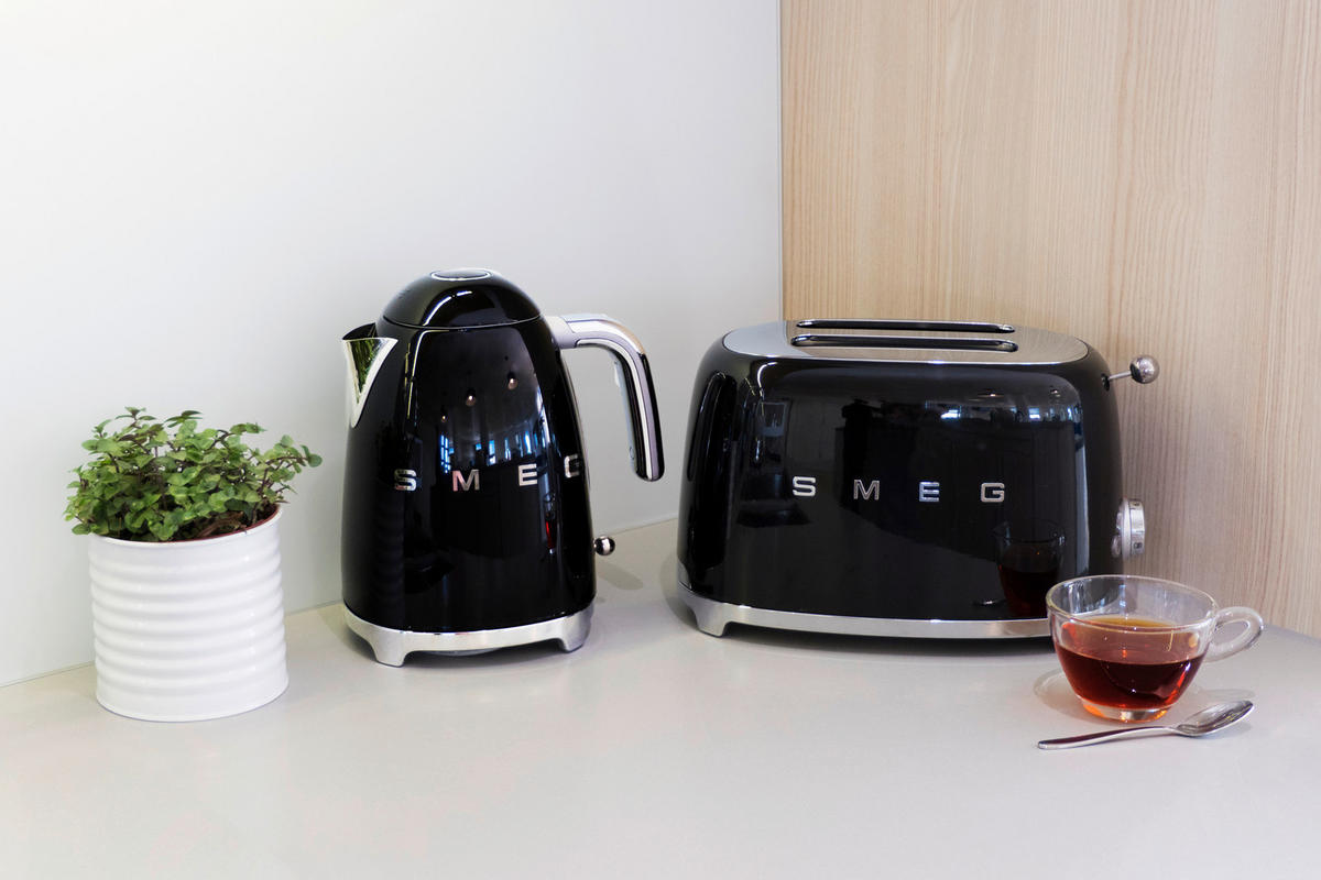 TOASTER  - Schwarz Hochglanz, Basics, Metall (31/20/20cm) - SMEG