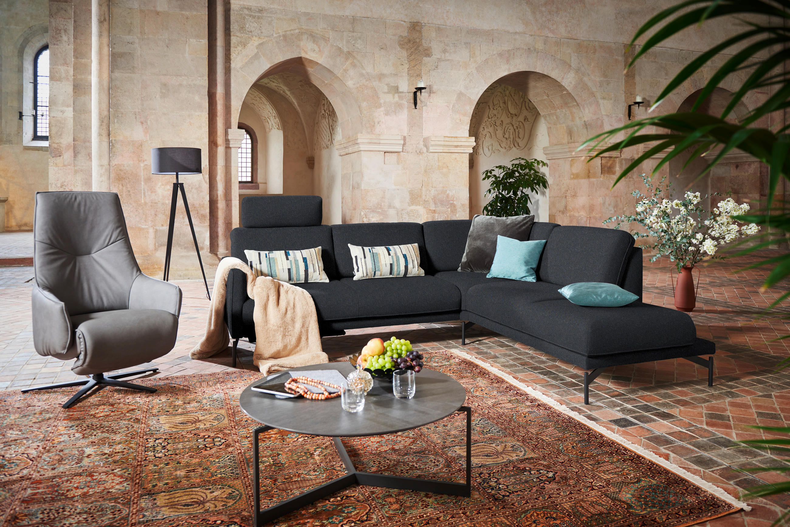 ECKSOFA in Flachgewebe, Struktur Pflaume  - Pflaume/Anthrazit, Design, Textil/Metall (254/230cm) - Johann Jakob