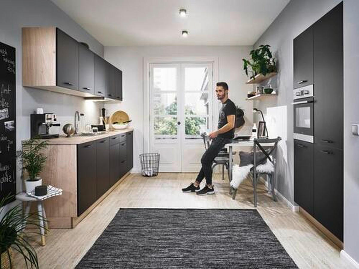 BUCĂTĂRIE FĂRĂ ELECTROCASNICE  - culoare lemn stejar/negru, Modern, metal/material pe bază de lemn (305+120cm) - Welnova