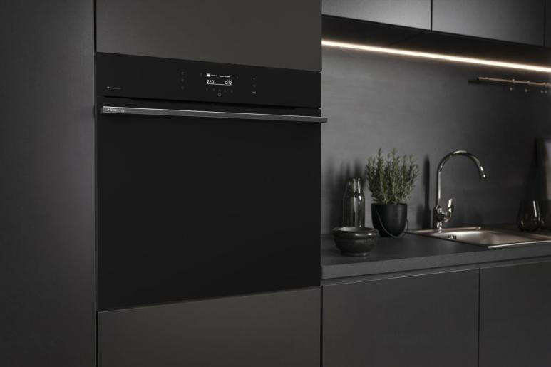 EINBAUBACKOFEN BI614P8B  - Schwarz, Basics, Metall (59,5/59,5/56,4cm) - Hisense
