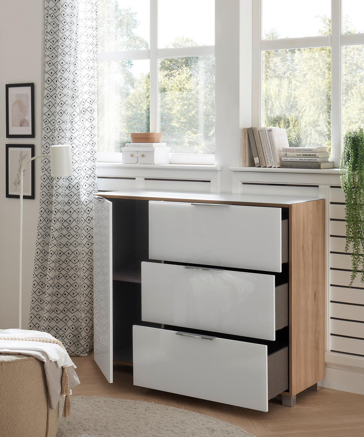 KOMMODE 120,5/96/38,2 cm  in Weiss, Eichefarben  - Chromfarben/Weiss, Konventionell, Glas/Holzwerkstoff (120,5/96/38,2cm) - Xora