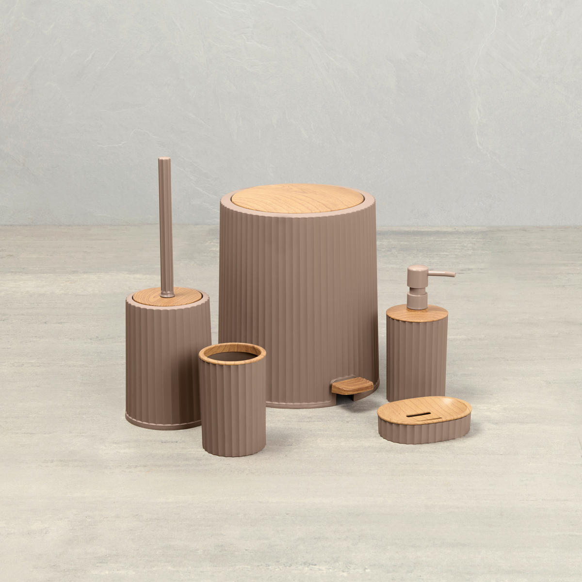 BAD-ACCESSOIRE-SET - Braun, Kunststoff - Dieter Knoll