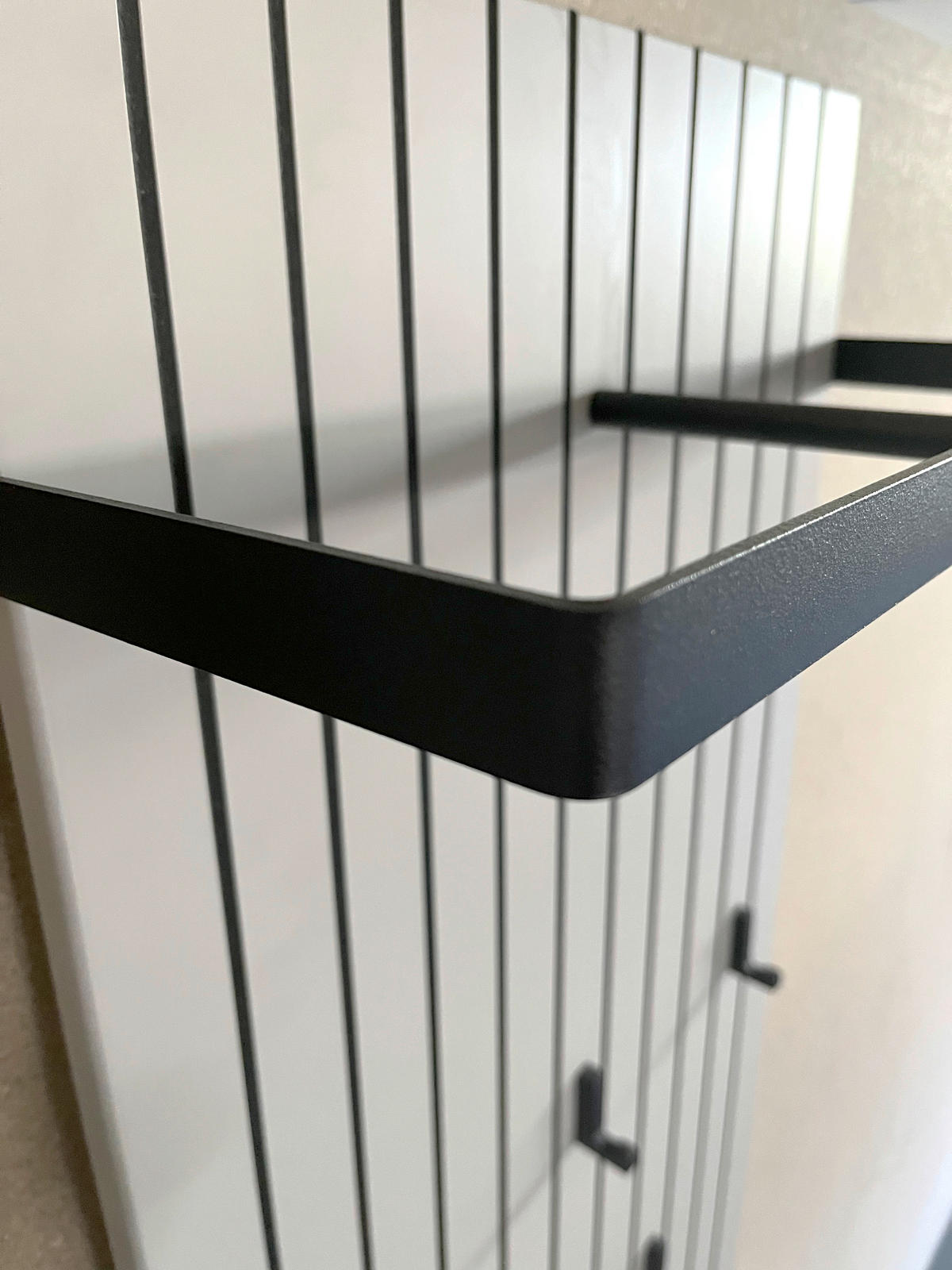 GARDEROBENPANEEL  in 46/160/18 cm  - Kaschmir/Schwarz, Design, Holzwerkstoff/Metall (46/160/18cm) - Voleo
