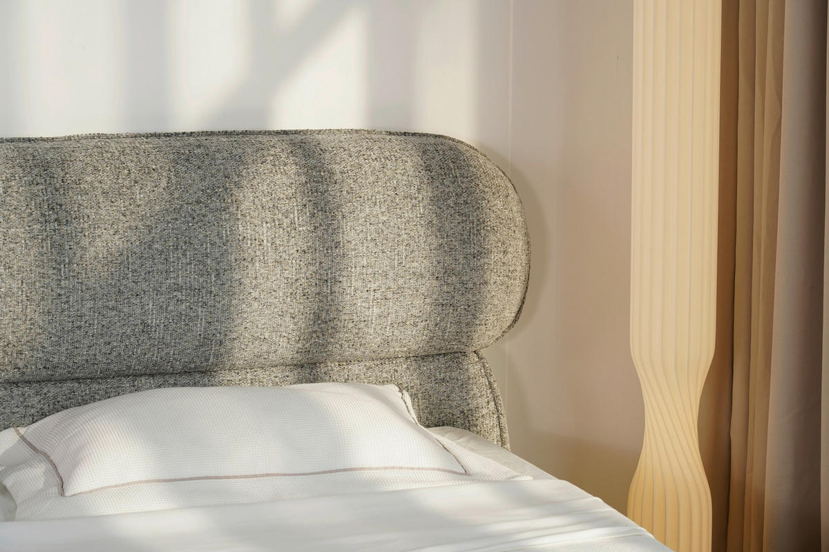 POLSTERBETT 180/200 cm,  in Eichefarben, gepolstertes Kopfteil, Lattenrost,  - Eichefarben/Schwarz, Design, Holz/Textil (180/200cm) - Boxxx