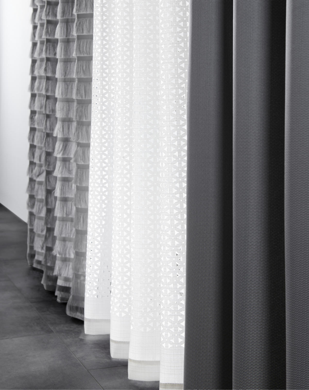 FERTIGVORHANG halbtransparent  - Hellgrau, Design, Textil (140/255cm) - Novel