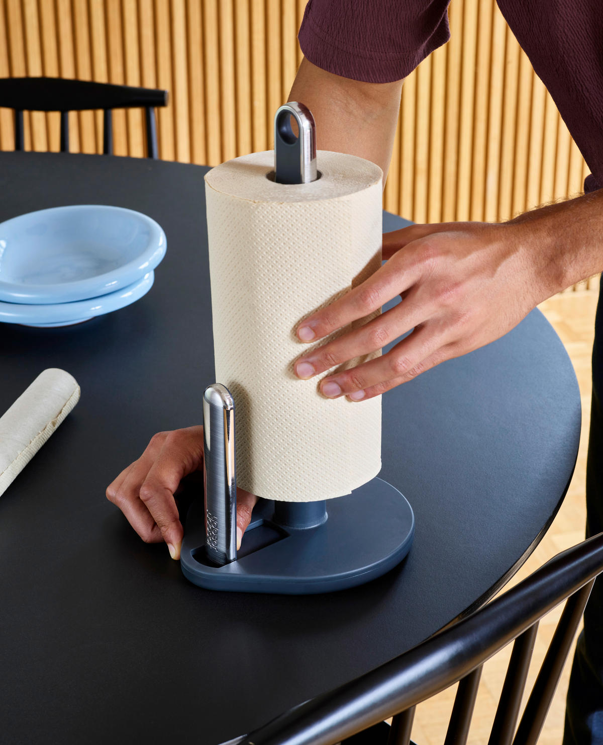 DRŽAČ ZA PAPIRNI UBRUS - siva, Osnovno, metal (17/18,5/33cm) - Joseph Joseph