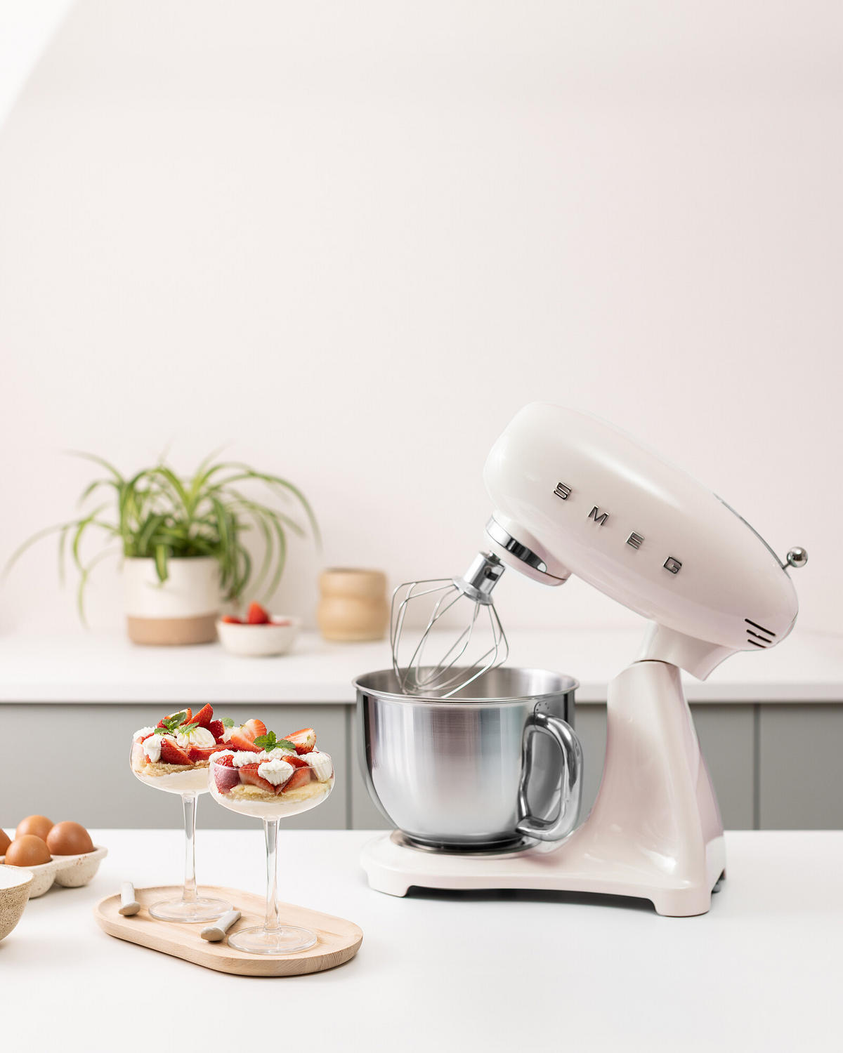 KÜCHENMASCHINE 50´S STYLE SMF05CREU  - Creme/Alufarben, Basics, Metall (40,2/37,8/22,1cm) - SMEG