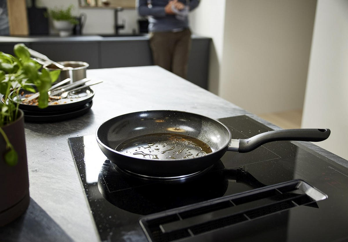 PFANNENSET Essential recyceltes Aluminium 2-teilig  - Schwarz, Basics, Metall (24/28cm) - Fissler