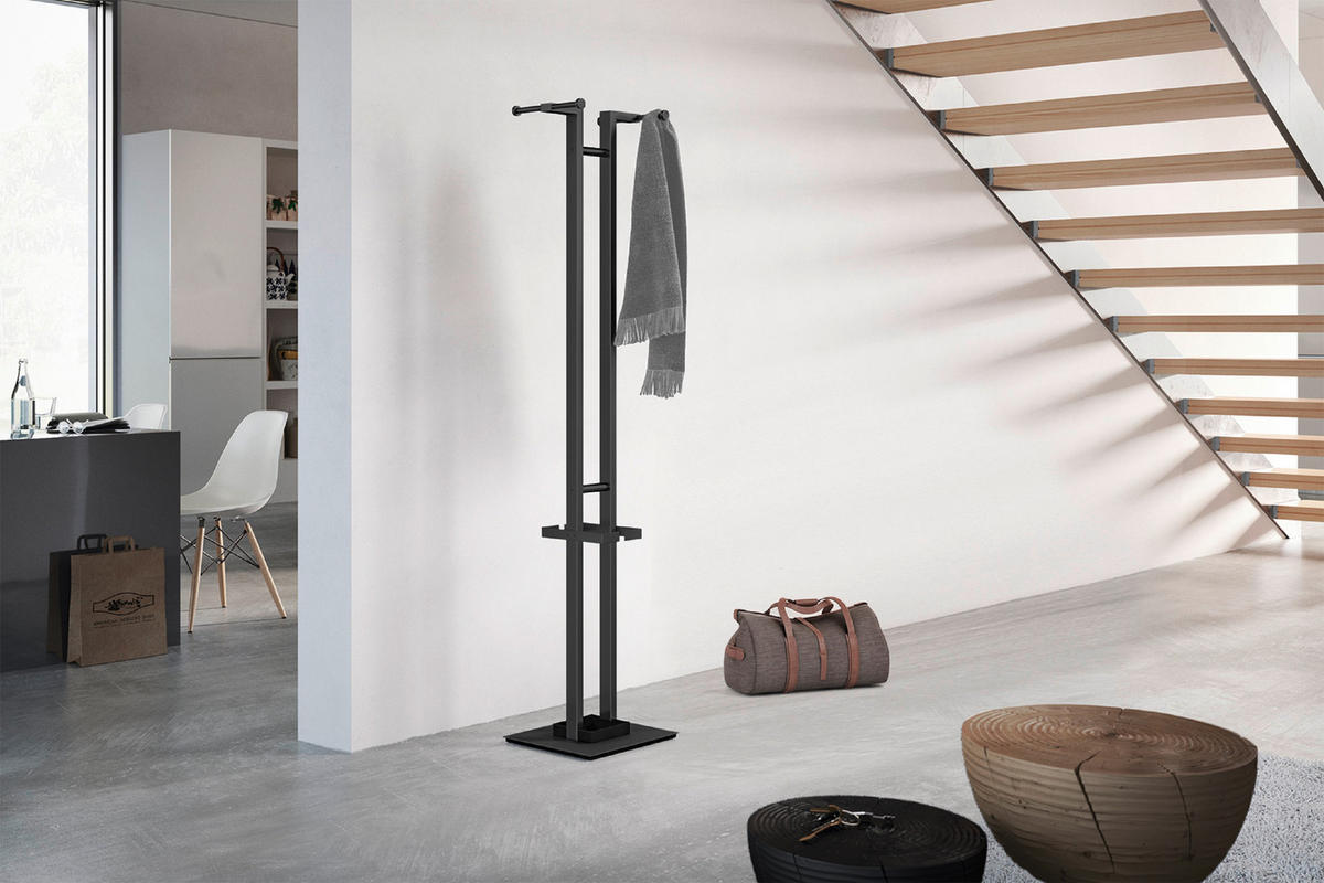 GARDEROBENSTÄNDER in Schwarz 32/165/32 cm   - Schwarz, MODERN, Metall (32/165/32cm) - Zack