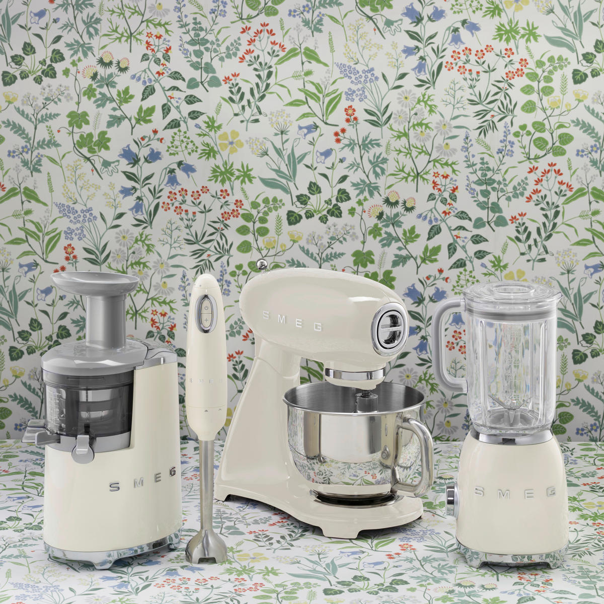 KÜCHENMASCHINE 50'S STYLE SMF03CREU  - Creme/Alufarben, Basics, Metall (40,2/37,8/22,1cm) - SMEG