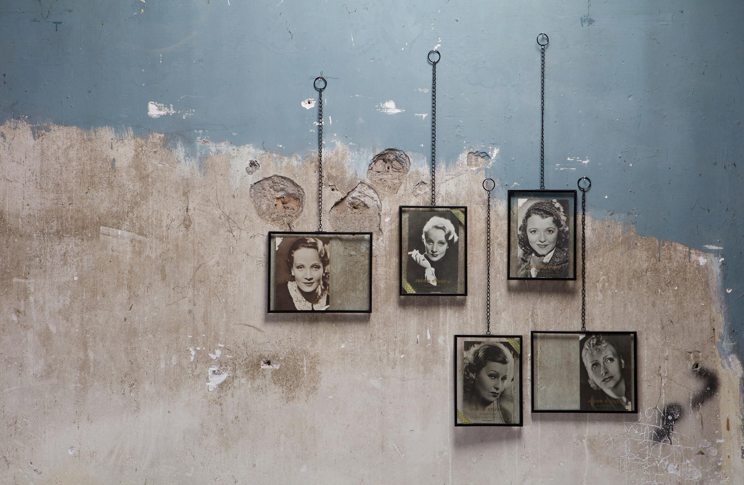 Bilderrahmen In Schwarz Mit Kette Online Kaufen