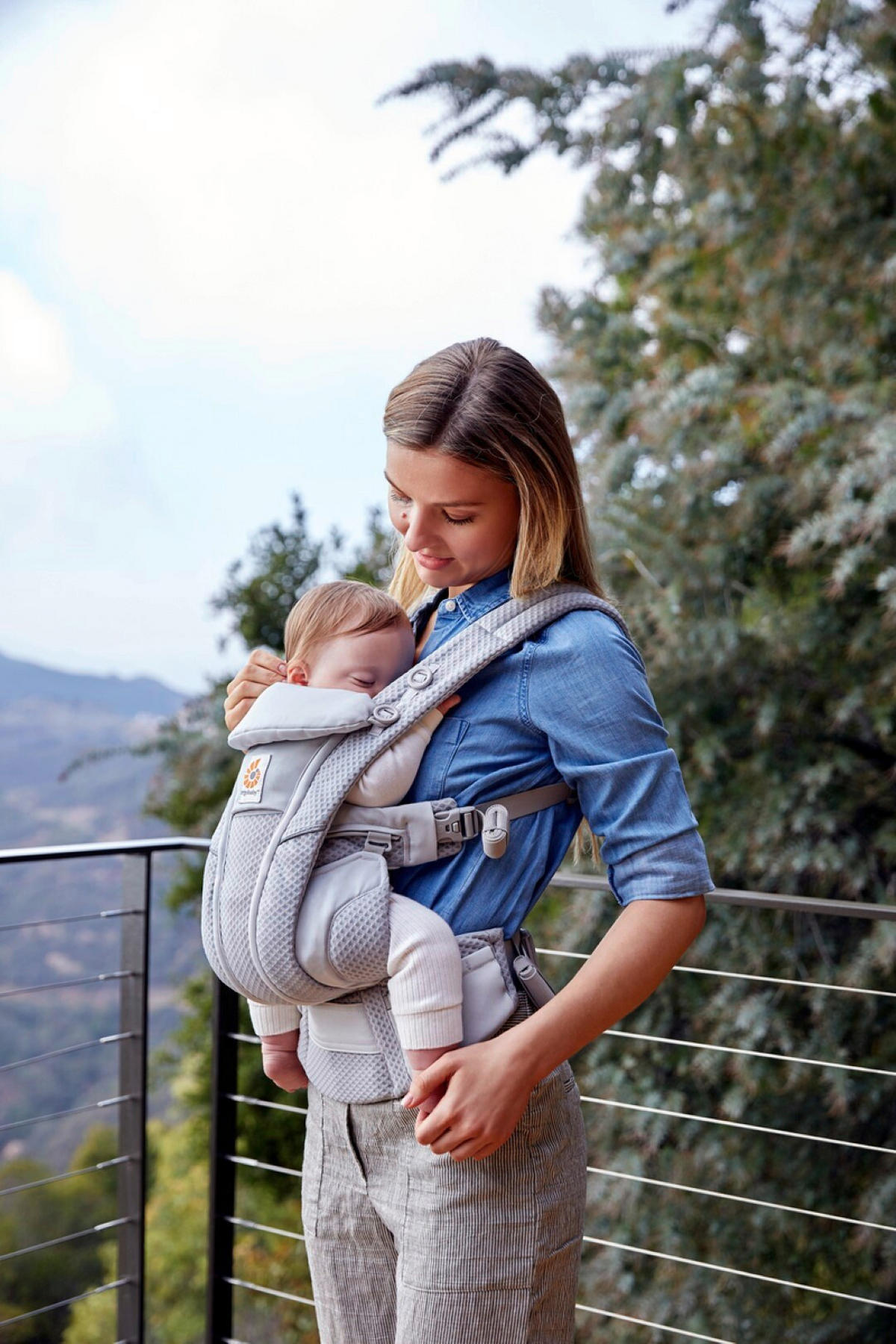 KENGUR NOSILJKA  Omni Breeze  - svetlosiva, Osnovno, tekstil (0,7kg) - Ergo Baby