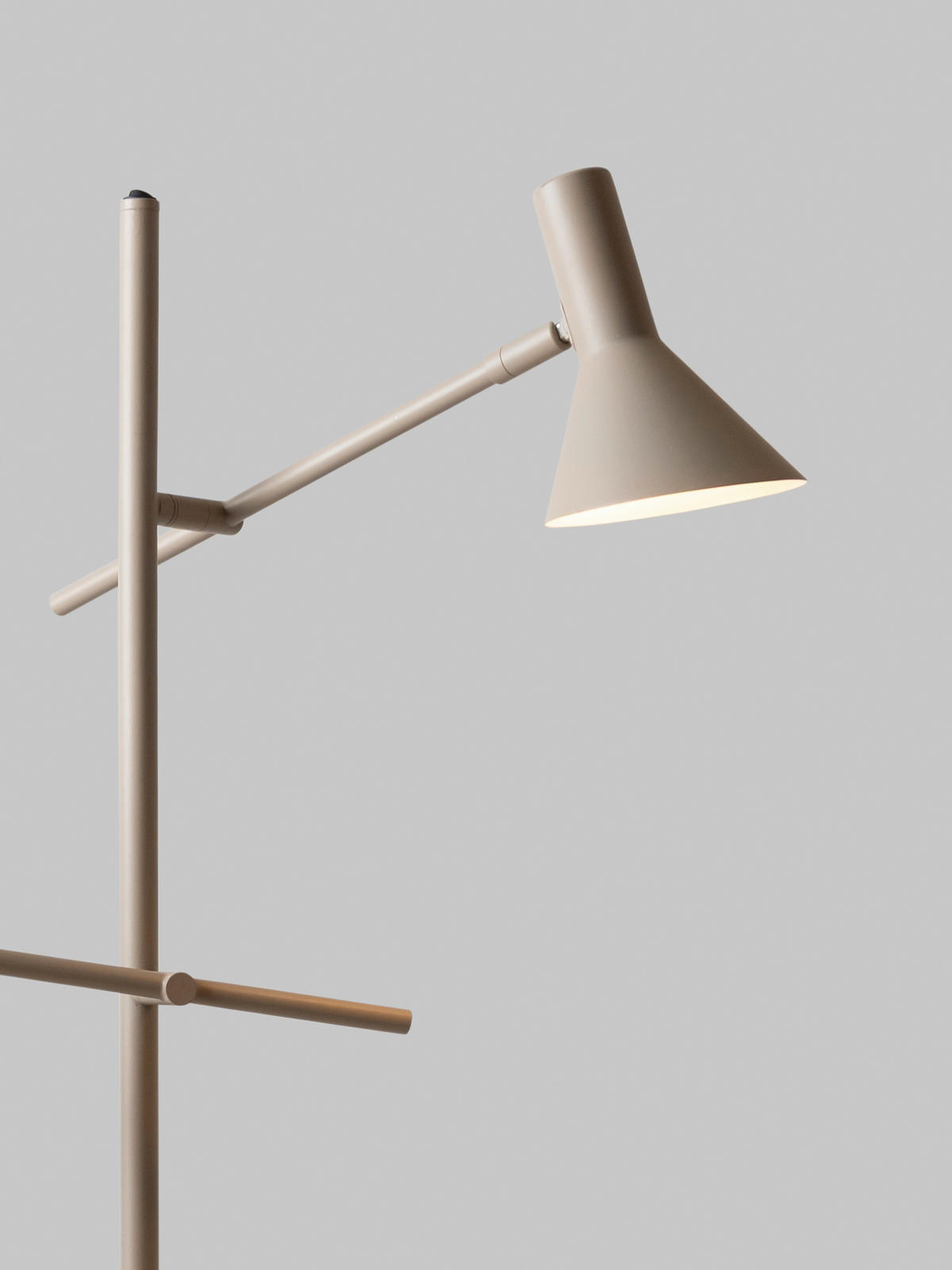 STEHLEUCHTE - Sandfarben, Design, Metall (59/44/171cm) - It's about Romi