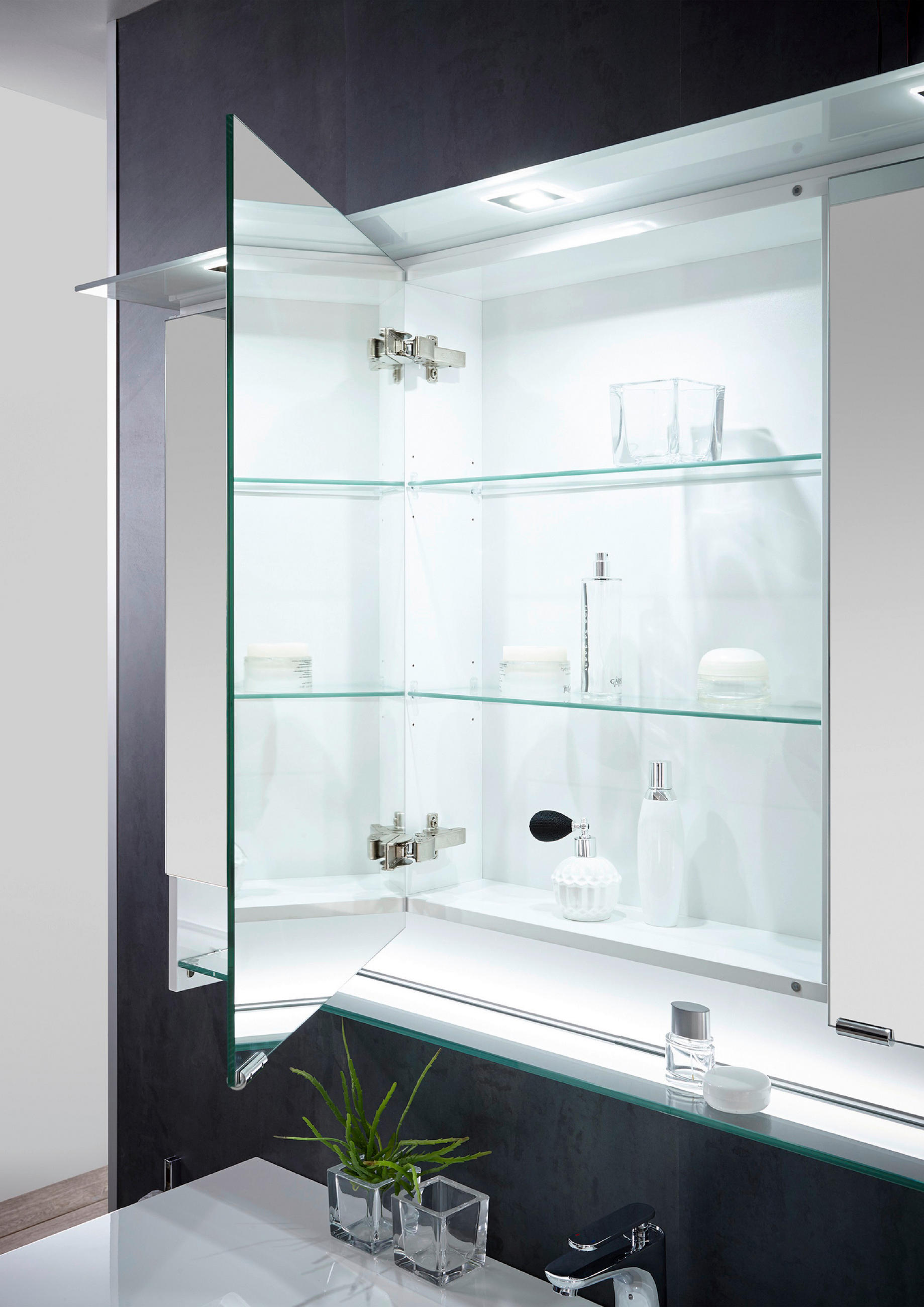 Thumbnail - Leonardo Living Spiegelschrank Leonardo, Weiß Hochglanz, Metall, 6 Fächer, 130x86.8x16 cm, Made in Germany, Badezimmer, ...