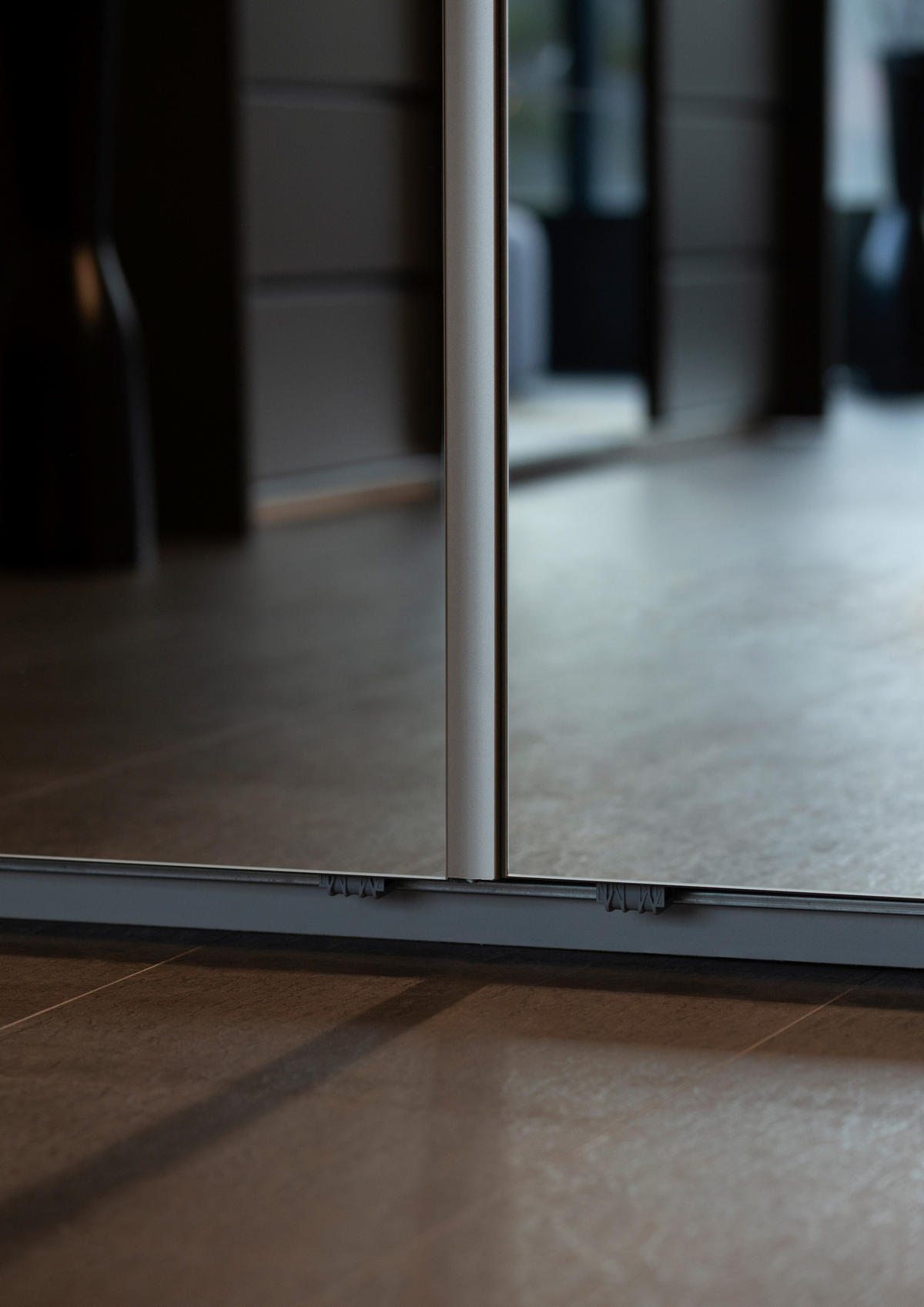 GARDEROB MED SKJUTDÖRRAR 226/211/62 cm 4-dörrar - klar/aluminiumfärg, Modern, metall/trämaterial (226/211/62cm) - Rauch Möbel
