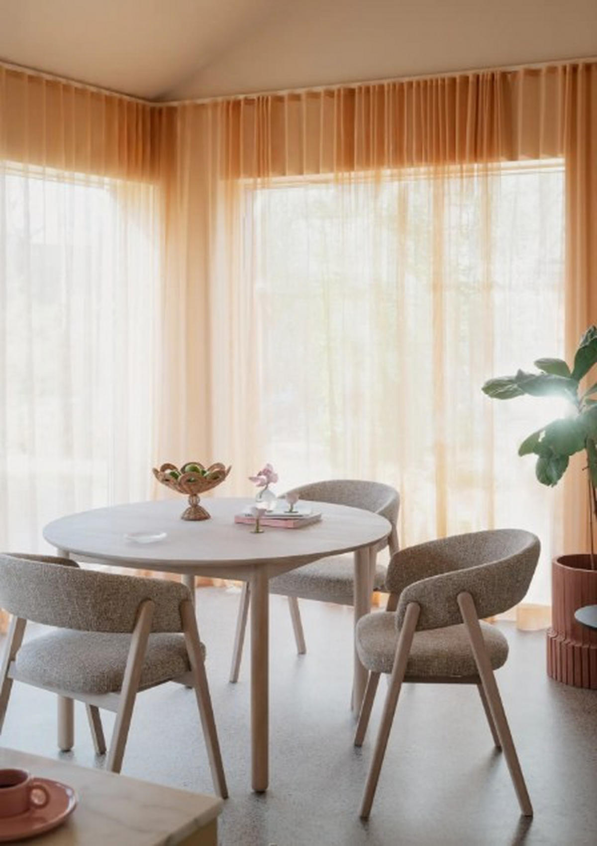 STOL MED ARMSTÖD     - beige/ek Bianco, Klassisk, trä/textil (59/79/57cm) - Rowico