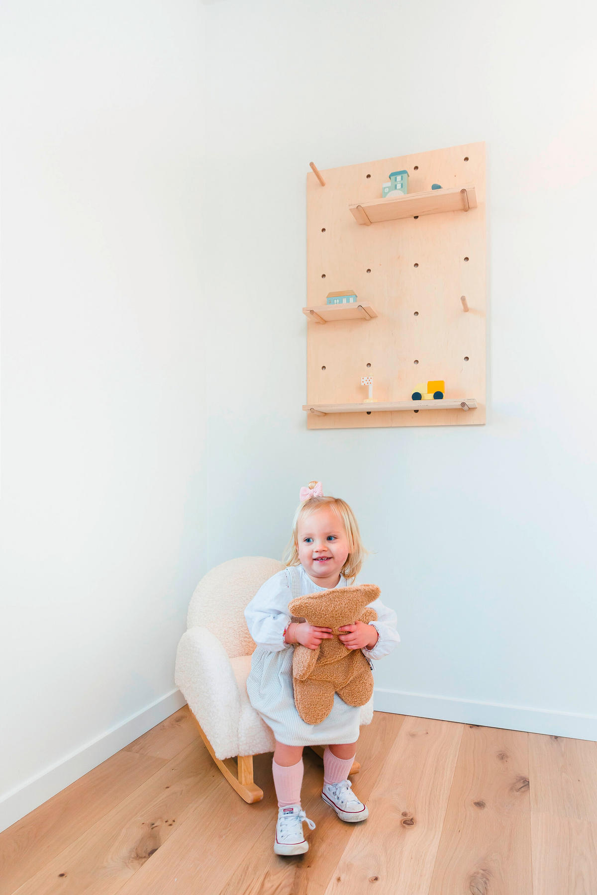 KINDER-SCHAUKELSTUHL - Buchefarben/Weiß, Basics, Holz/Kunststoff (55/54/47cm) - Childhome