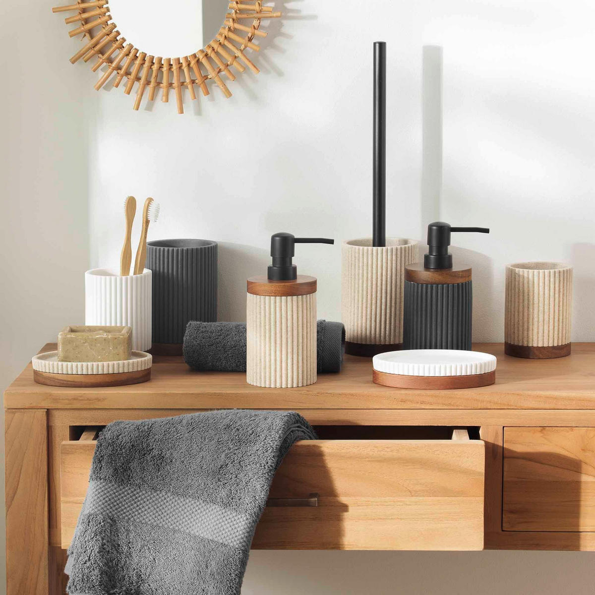 DRŽÁK NA ZUBNÍ KARTÁČEK béžová - béžová, Basics, plast (8/8/10.8cm) - Homeware
