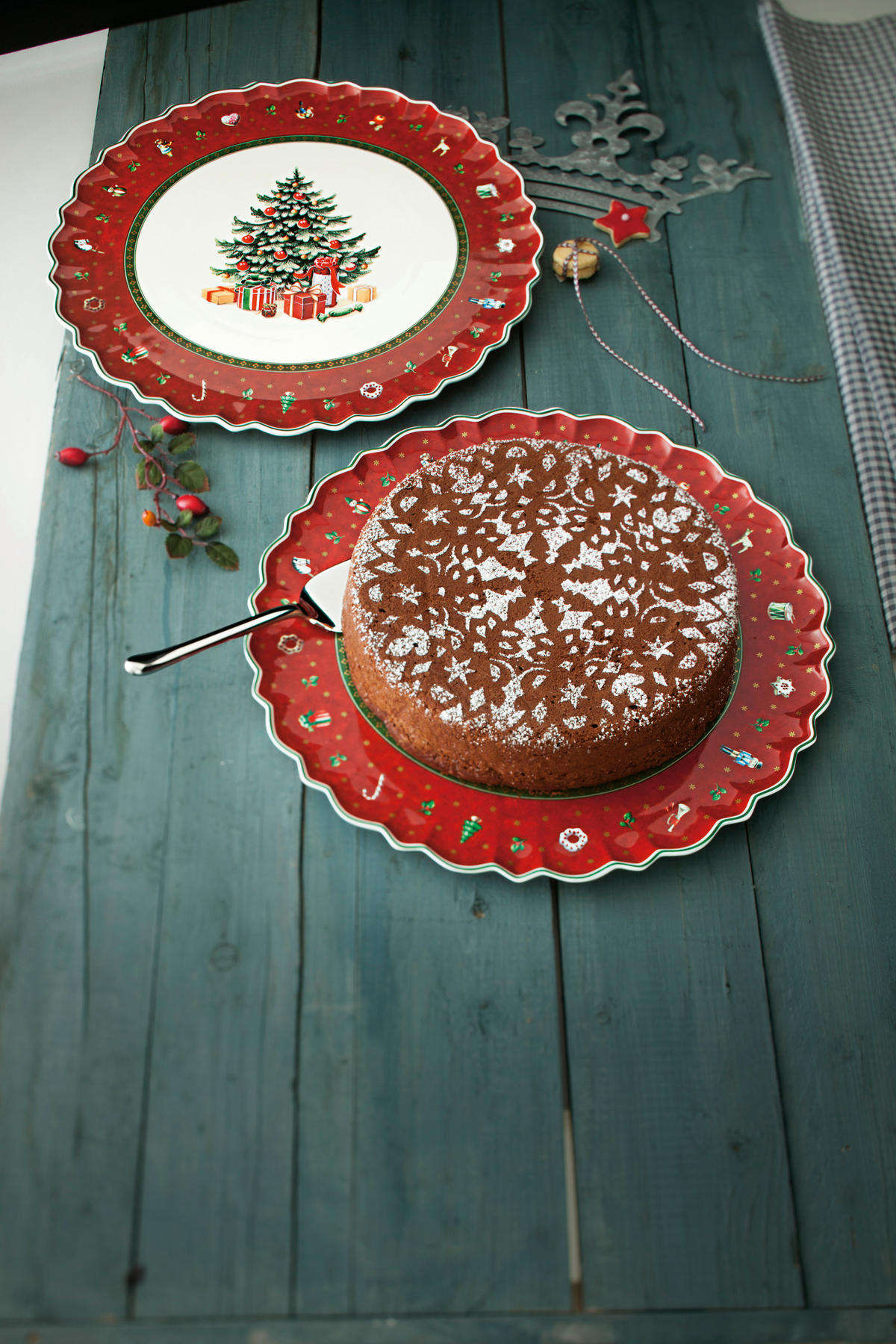 KROŽNIK ZA TORTO  Toy's Delight      33 cm       - rdeča/zelena, Trendi, keramika (33cm) - Villeroy & Boch