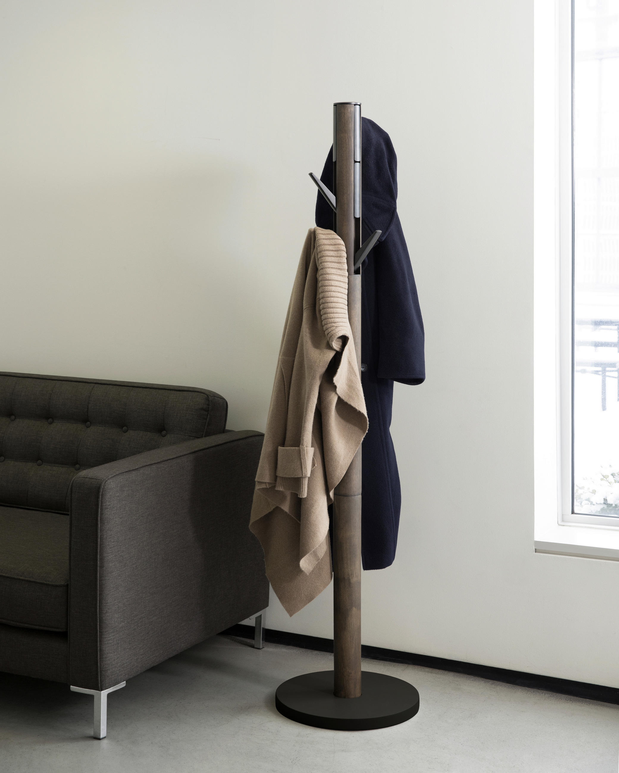 KLÄDSTÄLLNING i svart, valnötsfärgad 40/168/40 cm   - valnötsfärgad/svart, Basics, trä (40/168/40cm) - Umbra