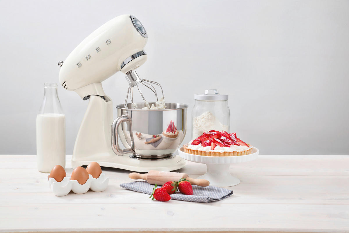KÜCHENMASCHINE 50'S STYLE SMF03CREU  - Creme/Alufarben, Basics, Metall (40,2/37,8/22,1cm) - SMEG