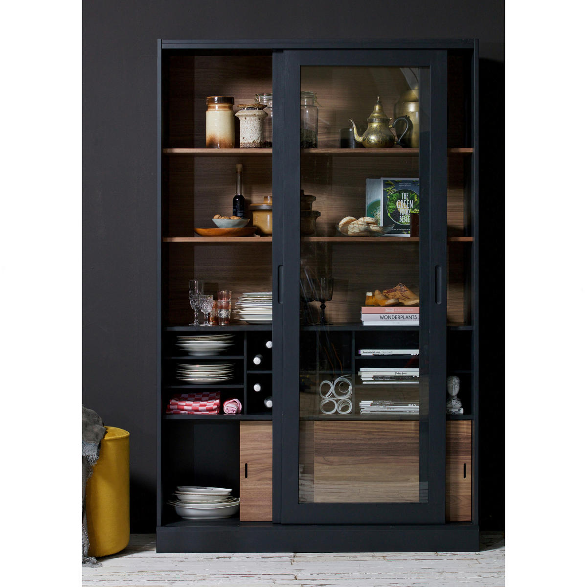 VITRINE in massiv Kiefer Schwarz, Walnussfarben  - Nussbaumfarben/Walnussfarben, Design, Glas/Holz (125/200/57cm) - Livetastic
