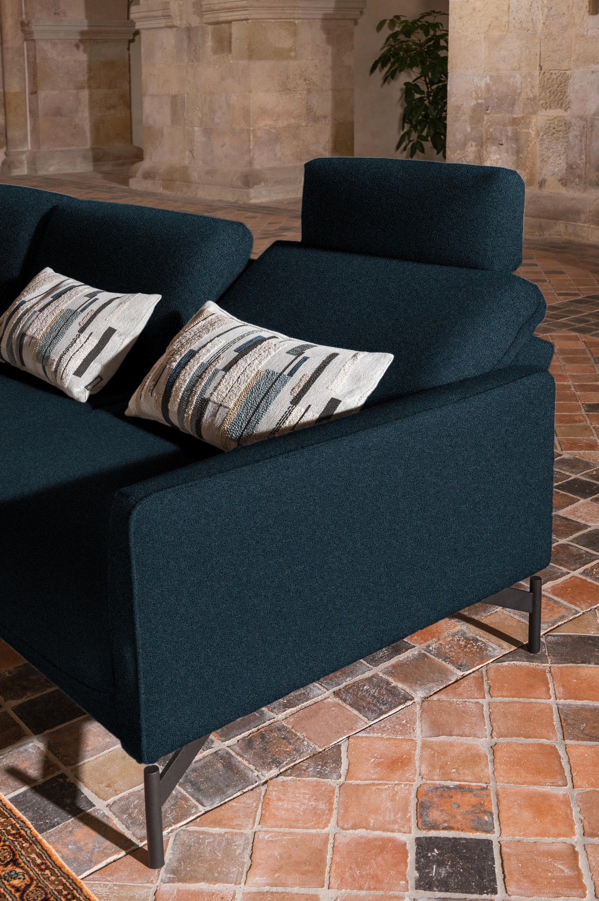ECKSOFA in Struktur, Flachgewebe Dunkelblau  - Anthrazit/Dunkelblau, Design, Textil/Metall (230/254cm) - Johann Jakob