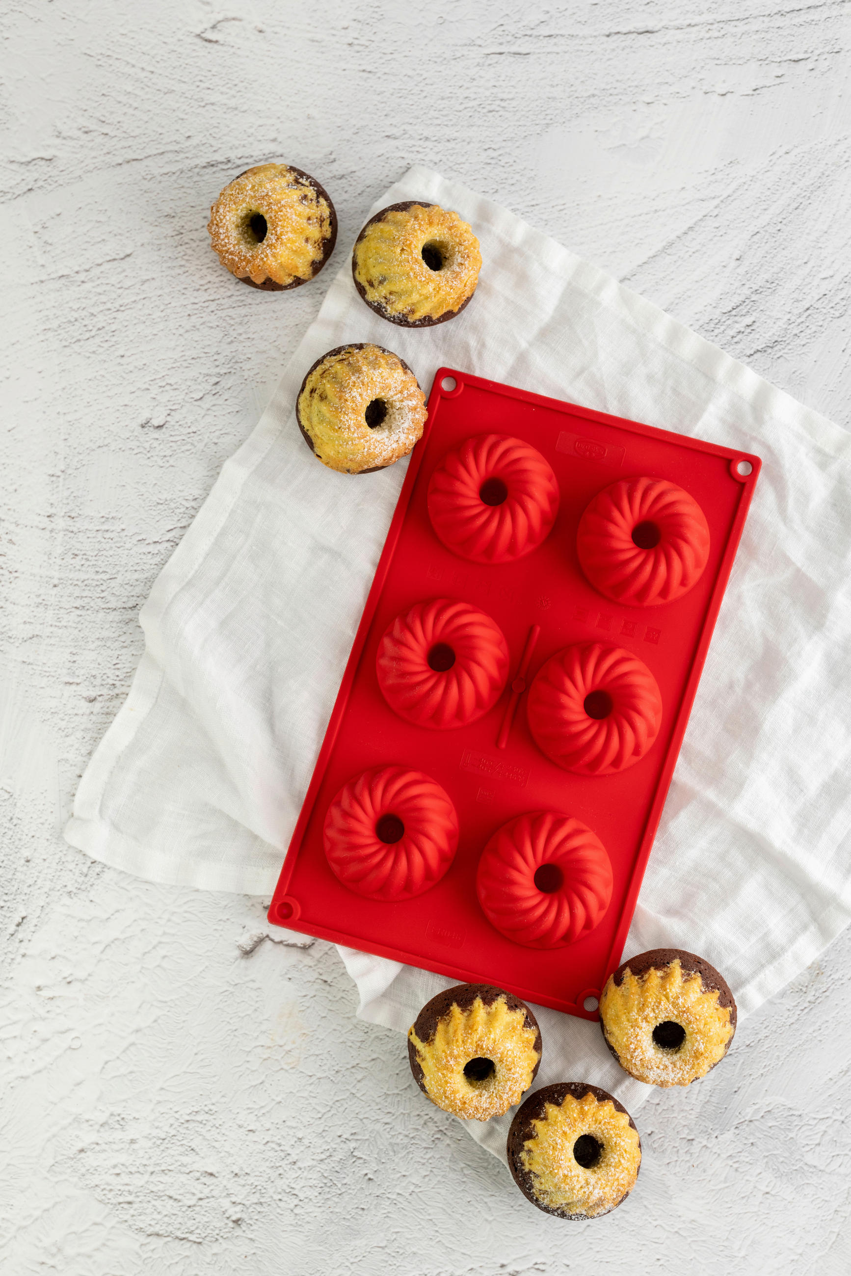 GUGELHUPFFORM  - Rot, Basics, Kunststoff (30cm) - Dr.Oetker