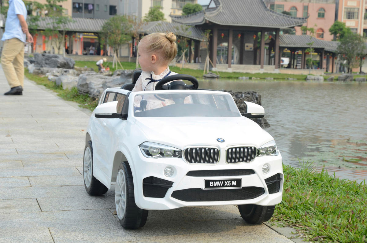 AVTO NA AKOMULATOR BMW X5 - bela, Basics, kovina/umetna masa (133,5/69/60cm)