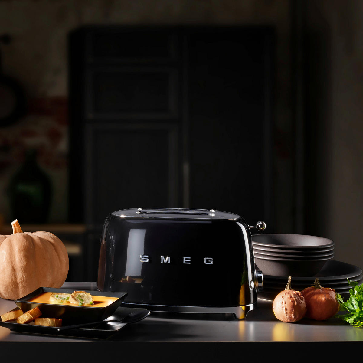 TOASTER  - Schwarz Hochglanz, Basics, Metall (31/20/20cm) - SMEG