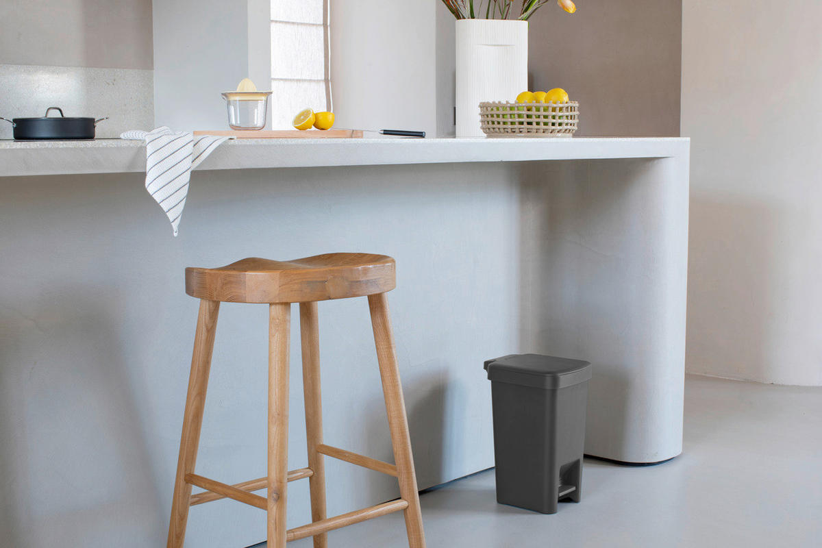 KOŠ ZA SMETI - temno siva, Basics, umetna masa (20.3/38.1/26.5cm) - Brabantia