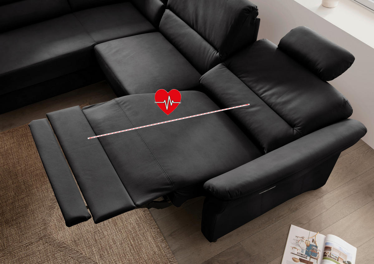 Livetastic ECKSOFA Schwarz Lederlook, rechts davon: Lektüre in weiß in dunklem Wohnzimmer.